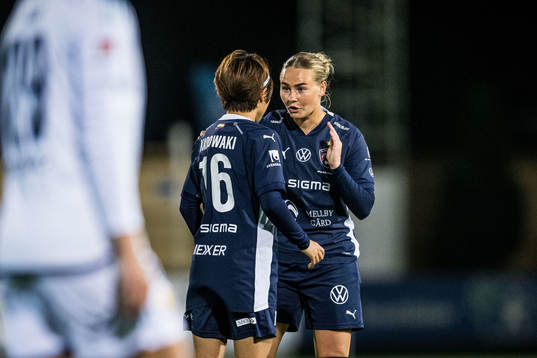 FC Rosengårds Mai Kadowaki och Emma Jansson