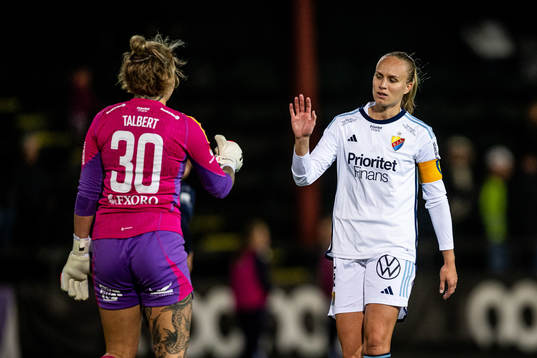 Djurgårdens målvakt Katelin Talbert  och Matilda Plan