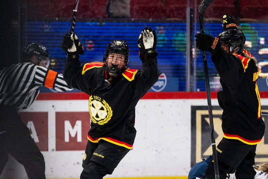 Brynäs Sara Cajanova jublar
