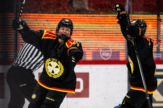 Brynäs Sara Cajanova jublar