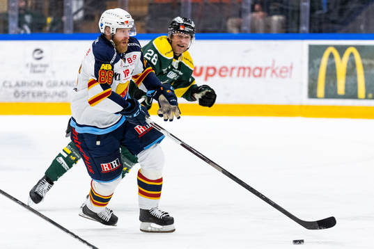Djurgårdens Linus Klasen och Östersunds Sebastian Fakt