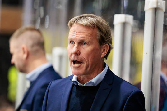 Djurgårdens tränare Johan Garpenlöv reagerar