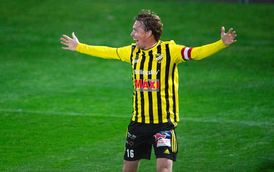 IFK Hässleholms Robin Strömberg har gjort 0-1 och jublar