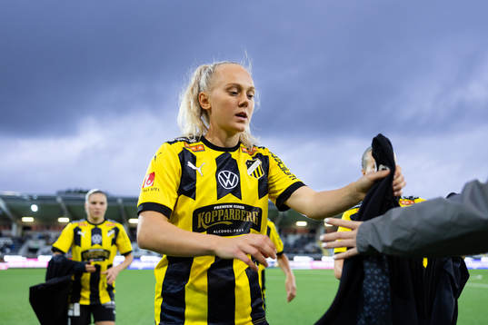 Häckens Molly Johansson innan fotbollsmatchen i