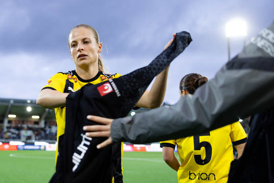 Häckens Anna Anvegård innan fotbollsmatchen i