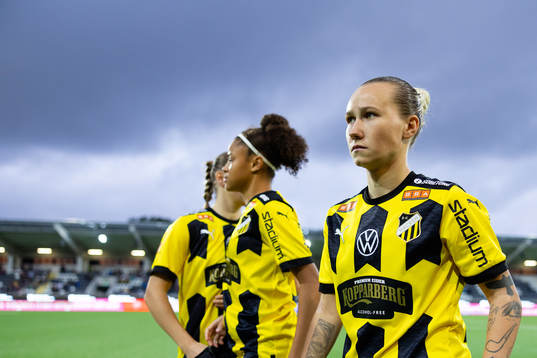 Häckens Marika Bergman Lundin innan fotbollsmatchen i