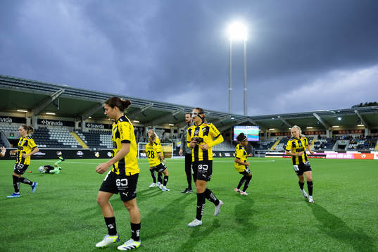 Häckens Ruby Grant, Rusul Rosa Kafaji och Molly Johansson