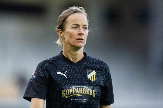 Häckens Aivi Luik innan fotbollsmatchen i Damallsvenskan