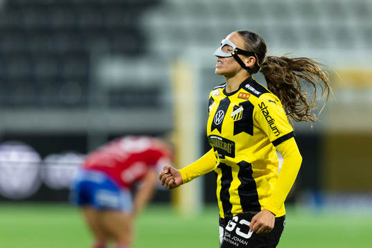 Häckens Rusul Rosa Kafaji jublar