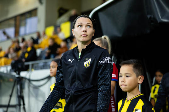 Häckens målvakt Jennifer Falk innan fotbollsmatchen i
