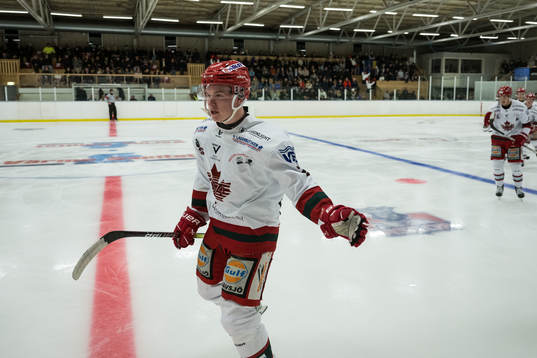HA74s Erik Holm jublar