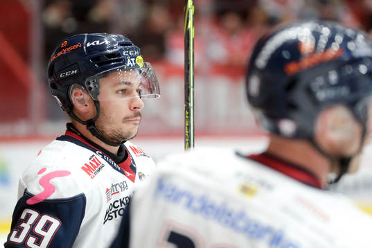 Linköpings Ty Rattie innan ishockeymatchen i SHL mellan