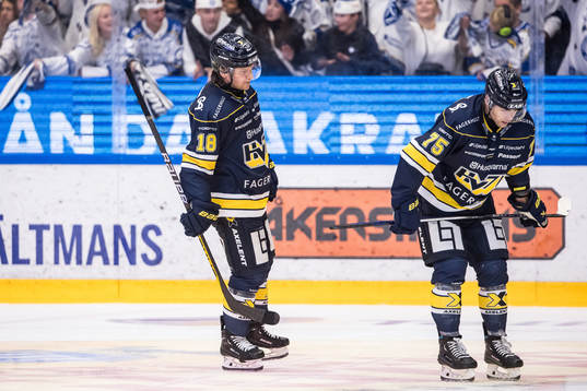 HV 71s Kalle Maalahti och Radan Lenc deppar
