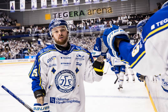 Leksands IFs Lucas Elvenes jublar