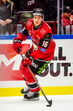 Malmö Redhawks Matias Lassen värmer upp innan