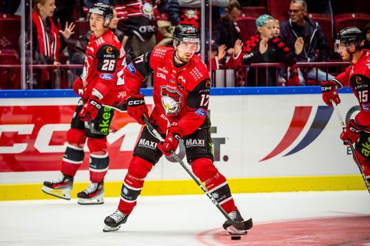 Malmö Redhawks Johan Ivarsson värmer upp innan