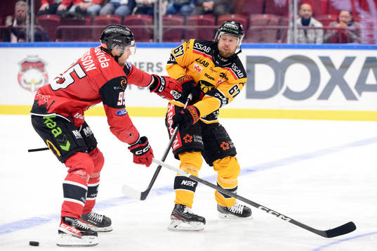 Malmö Redhawks Carl Persson och Luleås Linus Omark