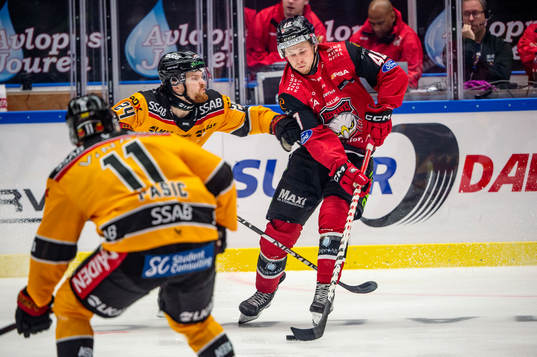 Malmö Redhawks Lauri Pajuniemi mot Luleås Brendan