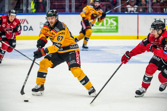 Luleås Linus Omark mot Malmö Redhawks Christoffer Forsberg