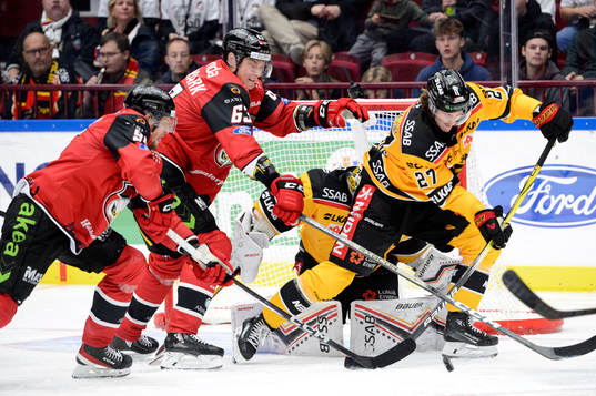 Malmö Redhawks Fredrik Händemark och Luleås Oskari