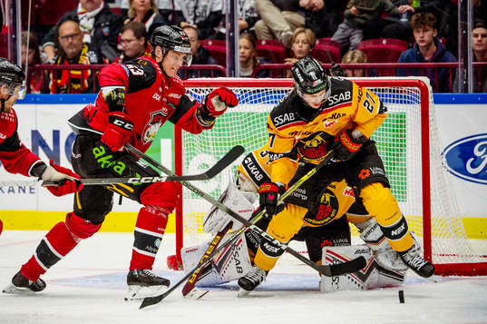 Malmö Redhawks Fredrik Händemark mot Luleås Oskari