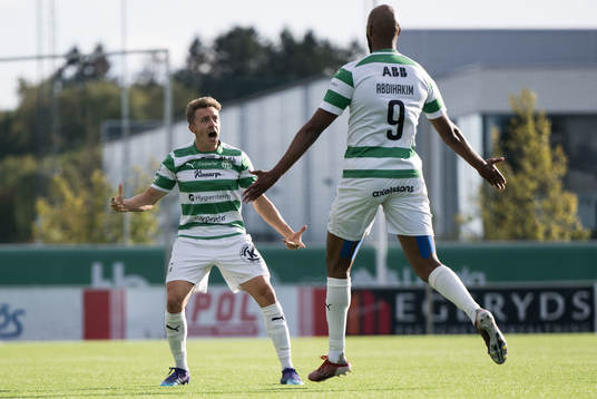Västerås SKs Jabir Abdihakim Ali och Simon Gefvert jublar
