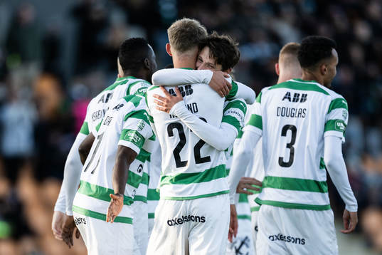 Västerås SKs Olle Edlund jublar med Patric Åslund