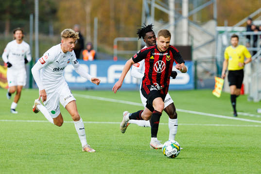 Helsingborgs Benjamin Örn och Benjamin Acquah mot