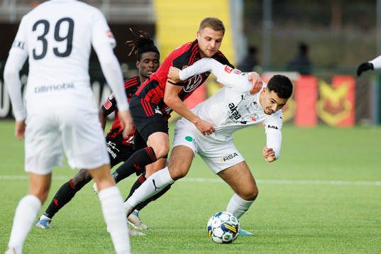 Östersunds Mykola Musolitin och Helsingborgs Lucas Lima
