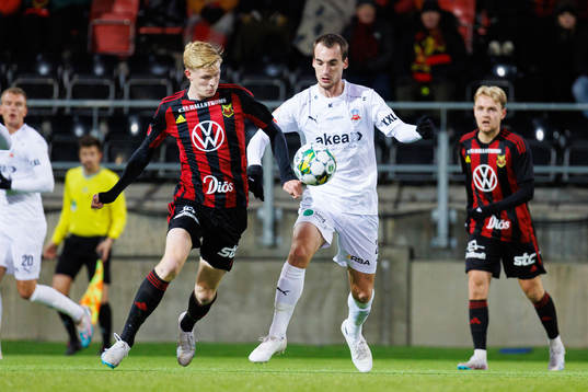 Östersunds Malcolm Stolt och Helsingborgs Adam Hellborg