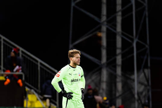 Helsingborgs målvakt Kalle Joelsson deppar
