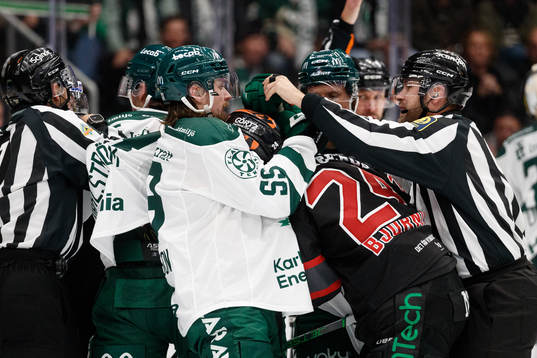 Färjestads Linus Johansson och Örebros Hannes Björninen