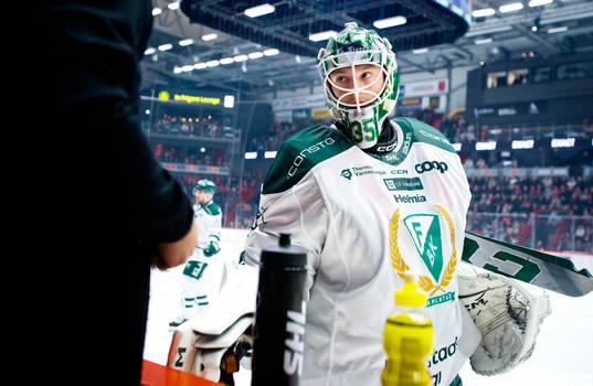 Färjestads målvakt Carl Lindbom