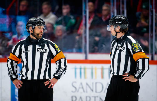 Domare Marcus Linde och Johan Wedin
