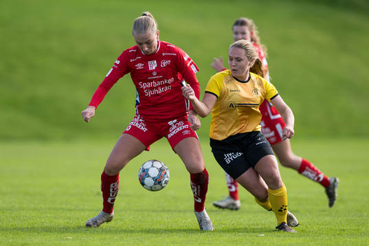 Elfsborgs Stina Jensen och Skepplandas Josefine Johansson