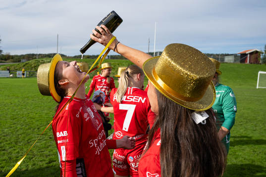 Elfsborgs spelare och ledare firar seriesegern