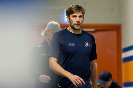 Växjös Eric Martinsson före ishockeymatchen i SHL mellan