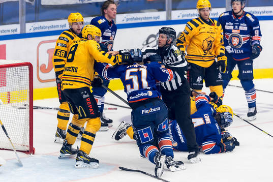 Skellefteås Petter Granberg Växjös Emil Sylvegård