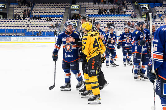 Irriterat mellan Växjös Brian Cooper Skellefteås Anton