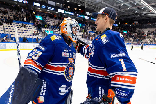 Växjös målvakt Emil Larmi och målvakt Simon Westling