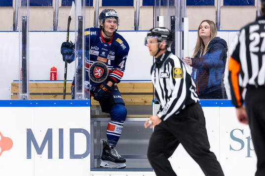 Växjös Keegan Lowe i utvisningsbåset
