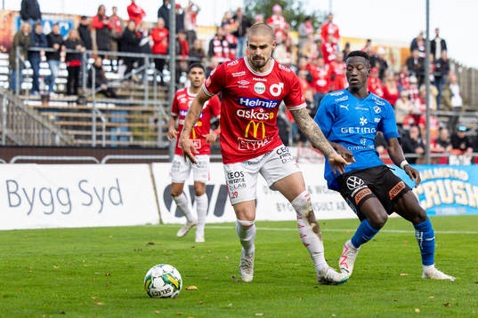 Degerfors Douglas Bergqvist och Halmstads Naeem Mohammed