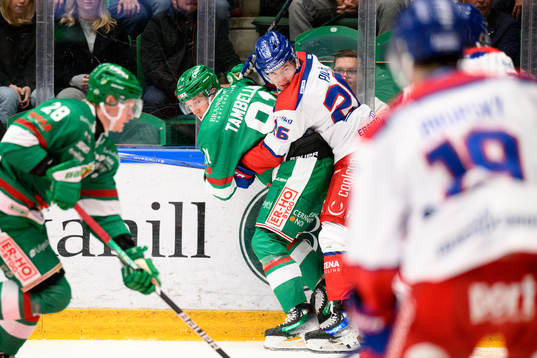 Rögles Adam Tambellini och Oskarshamns Lukas Pilö