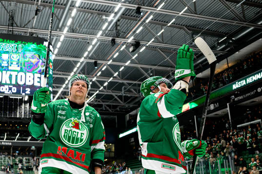 Rögles Rodrigo Abols och Linus Sandin jublar