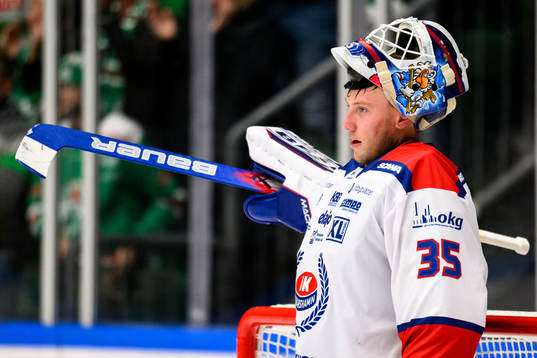 Oskarshamns målvakt Emil Kruse deppar