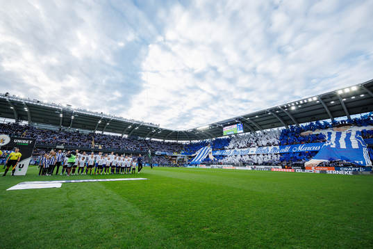 IFK Göteborgs supportrar med tifo för Marcus Berg innan