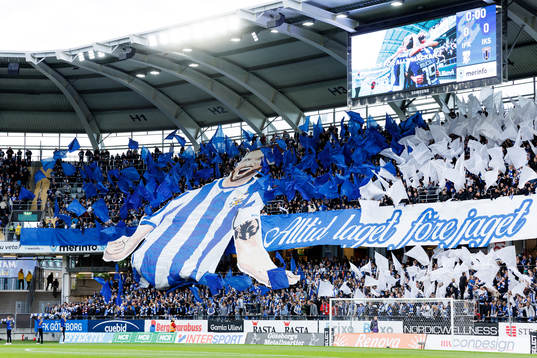 IFK Göteborgs supportrar med tifo för Marcus Berg innan