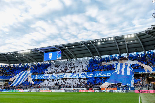 IFK Göteborgs supportrar ed tifo för Marcus Berg innan