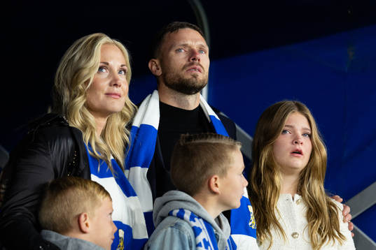 IFK Göteborgs Marcus Berg med sin familj hyllas