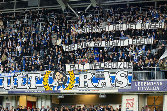 IFK Göteborgs Marcus Berg hyllas av klacken